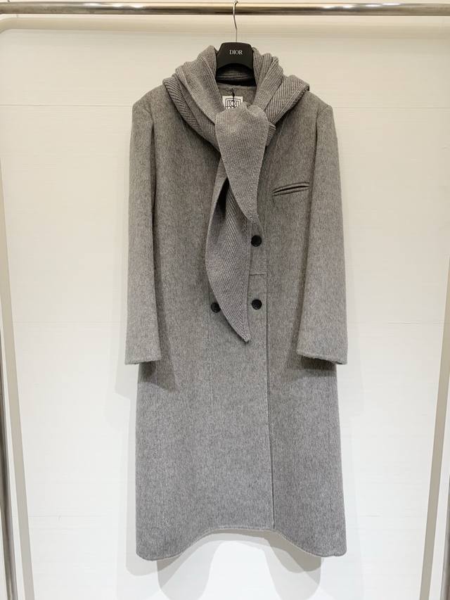 Toteme 2025 Autumn/Winter New Knitted Scarf Shawl Long Wool Coat. Long, over-the