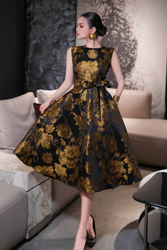 New Exclusive Design Jacquard Embossed Fabric! Flowy and Stylish Long Skirt! Si