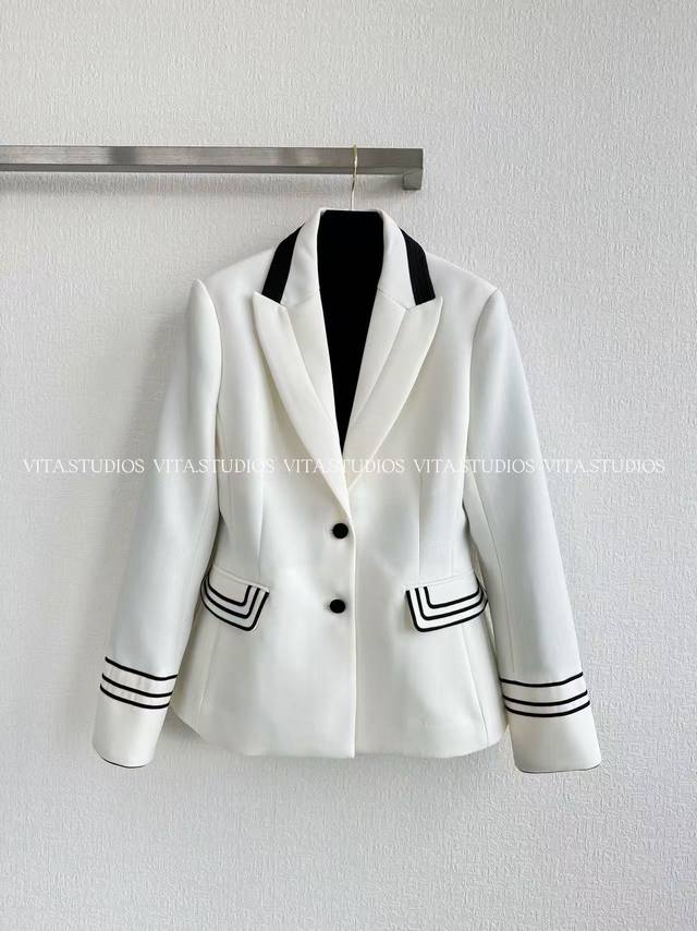 Hot Item In Stock Lapel Suit Jacket Made of a blend of wool and polyester Wool g