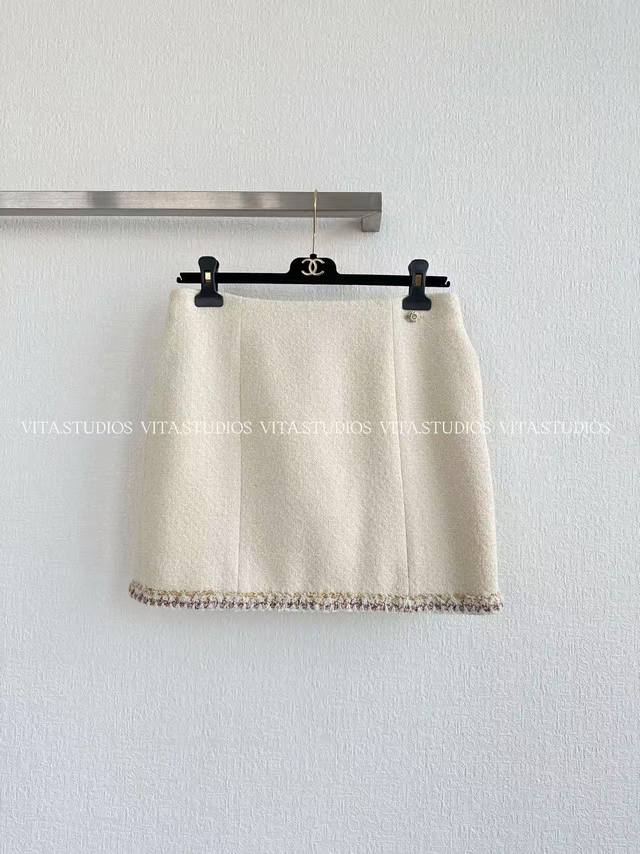 New Arrival High-waisted trimmed midi skirt Made of a 60% cotton and 40% polyest