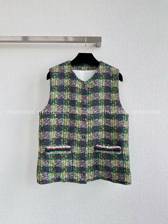 Hot Item In Stock Plaid Tweed Vest Made of wool and polyester blend fabric Wool