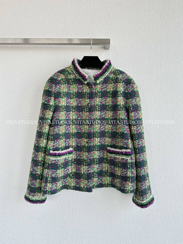 Hot Item, Limited Stock Available Plaid Tweed Coat Made of wool-polyester blend