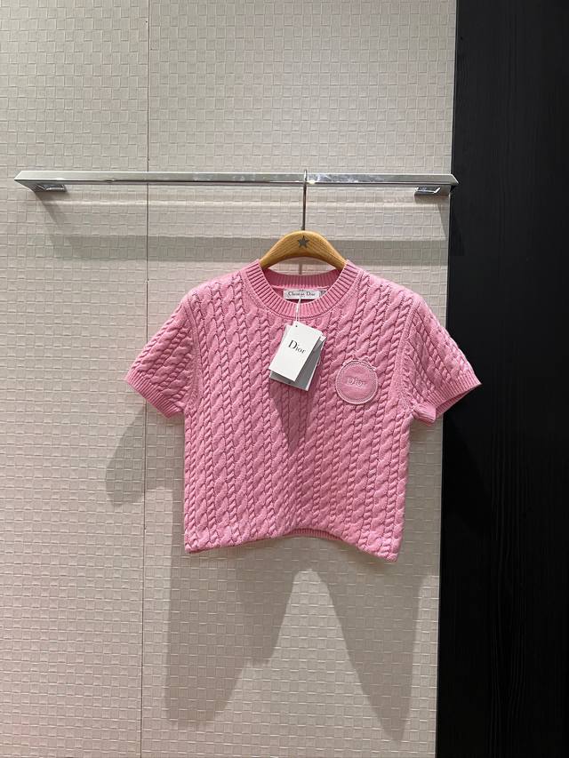 New style 26 early spring cable knit round neck short knit top with embroidered