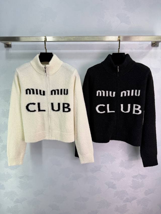 Miu*25 Autumn/Winter New Stand Collar Knit Cardigan. Made of soft knit fabric, t