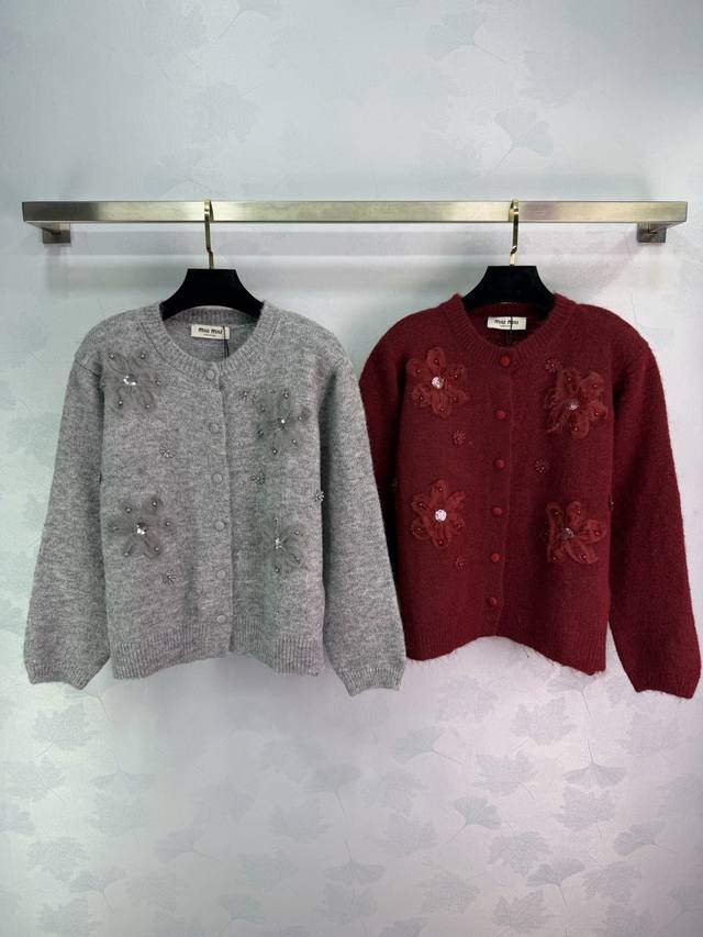 Miu*25 Autumn/Winter New Beaded Floral Knit Cardigan. Made of soft and skin-frie