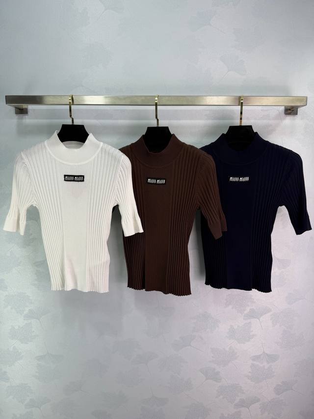 Miu*26 Early Spring New Knitted Stand Collar Top - Youthful and Stylish, Super V