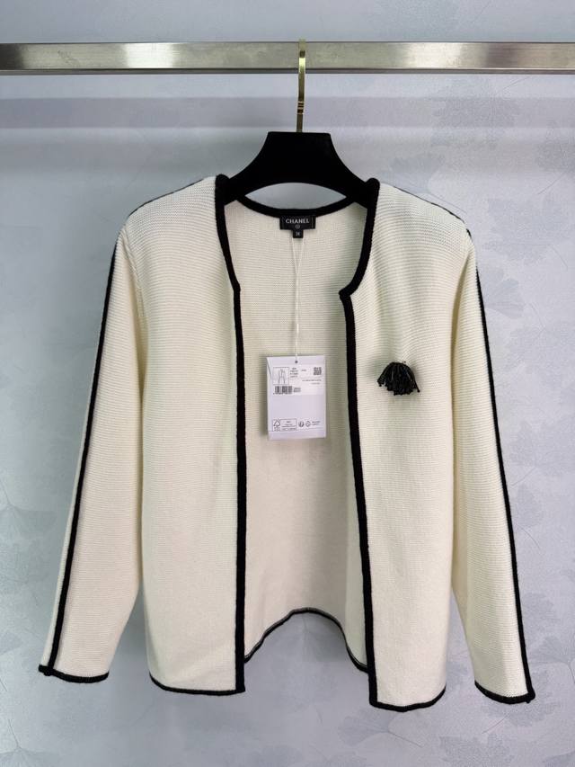 Ch*25 Autumn/Winter New Knit Cardigan. Super comfortable soft material, black tr