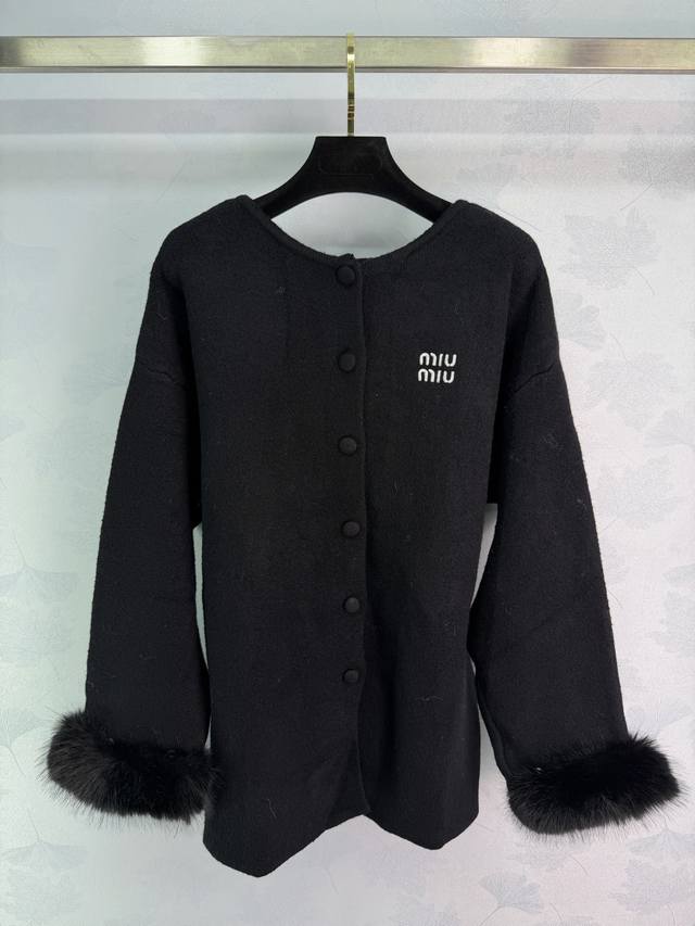 Miu*25 Autumn/Winter New Coat. Made from a high-quality wool blend, soft and war