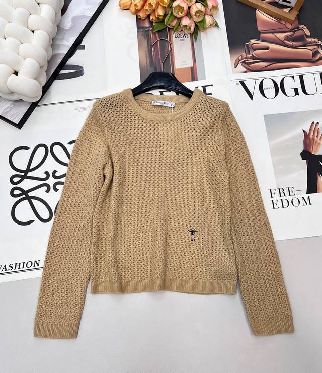 Dior Bee Embroidered Diamond Pattern Hollow-Out Knit Top. Classic and simple des