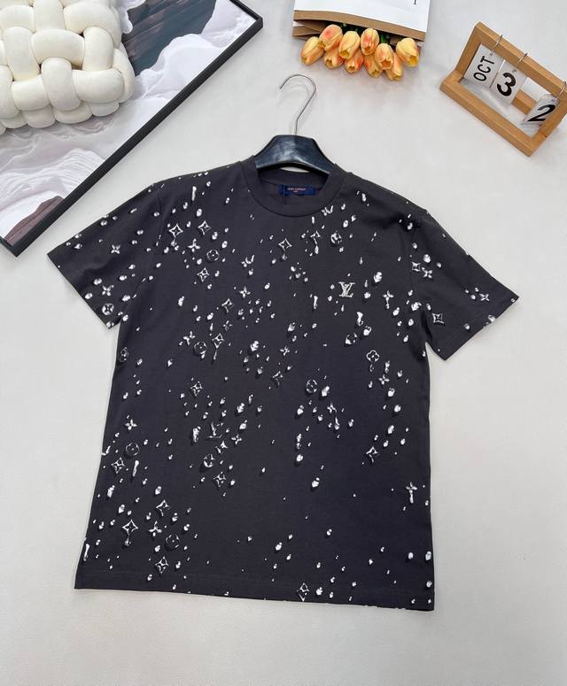 Louis Vuitton's new teardrop print crew neck short-sleeved shirt, made from cus