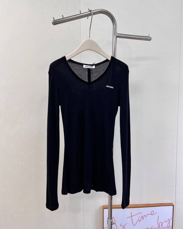 Miumiu 2025Ss New Tencel Wool Base Layer Top. A must-have layering base layer fo