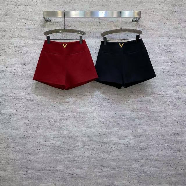 Va2026 Sp Premium Shorts: Made from premium Tr suit fabric, these shorts are cri