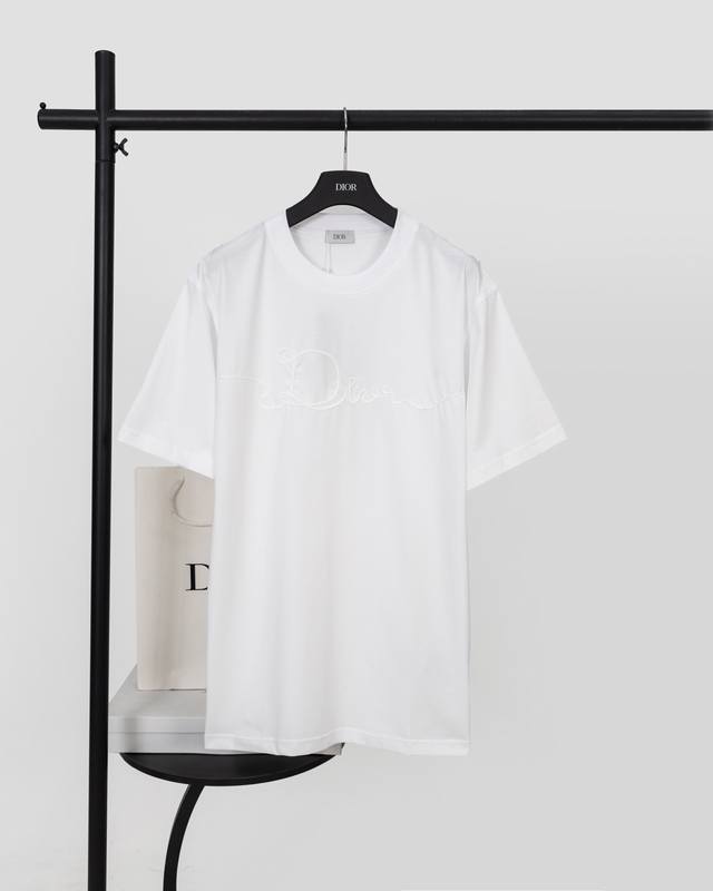 Top Version. Official Quality DDD Dior Ribbon Logo Short-Sleeve T-Shirt DDD Fabr
