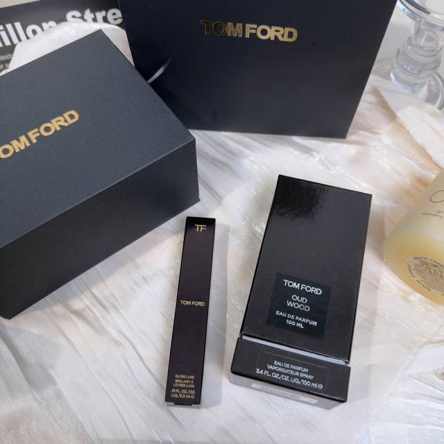 TF Oud Wood + Lip Gloss 01# Gift Set with Tote Bag: Who can resist the overwhelm