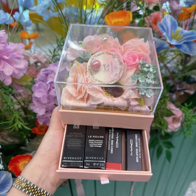 Acrylic Full-Size Four Lipsticks Double-Layer Flower Gift Box The stunning lips