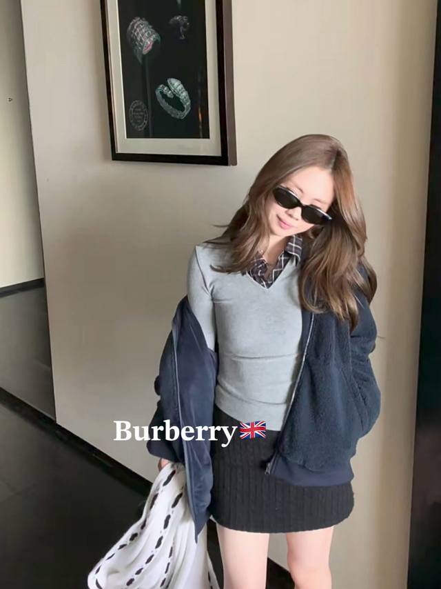 Special Price DDD Burberry New Check Lapel Grey Faux Two-Piece Long Sleeve DDD T