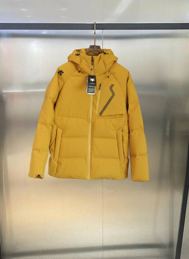 Currently, only XL-3XL yellow down jackets are available. Descente's new outdoo
