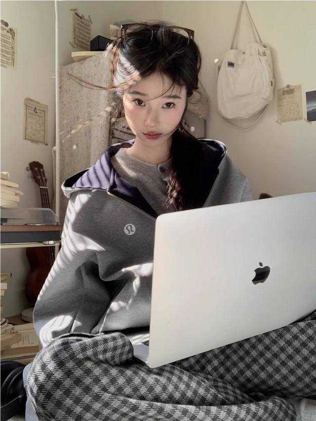 Special Price. All tags included! Lululemon Spring Treasure! The Lazy-Style Colo