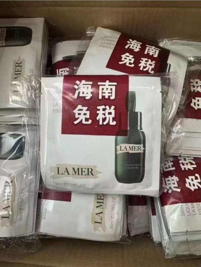 La Mer facial masks, 10 sheets, come in a department store tote bag brimming wi