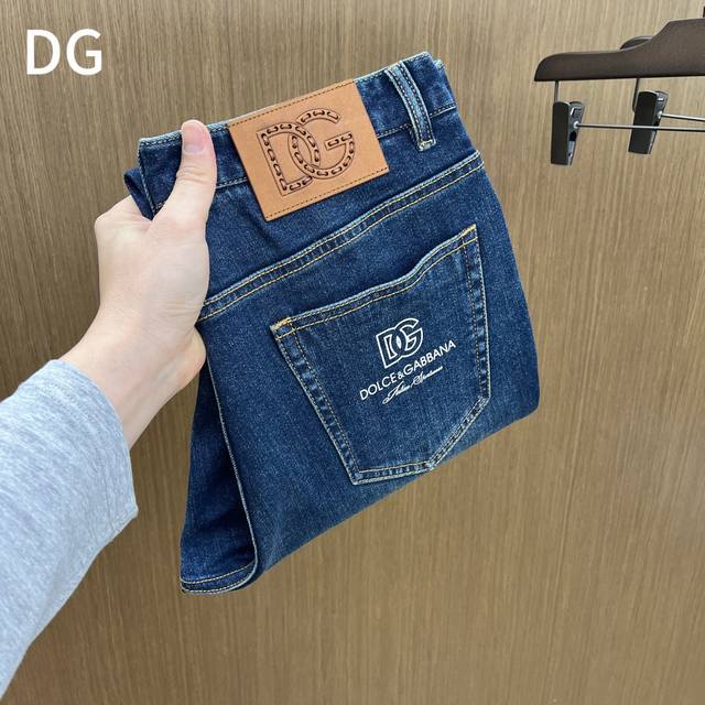 Supporting the post-Lunar New Year Autumn/Winter Dg 2540 Casual Jeans, available