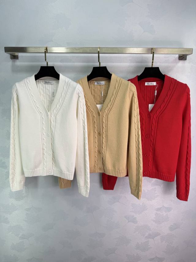 Ma*26 Early Spring New V-neck Cable Knit Cardigan. The classic V-neck design fla