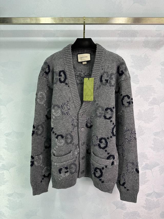 Gucc*24 Early Autumn New Knitted Long-Sleeve Cardigan. The entire piece features