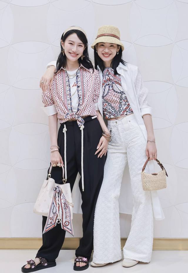 Louis Vuitton ( LV) New Arrival! High-quality custom monogram jacquard fabric, o