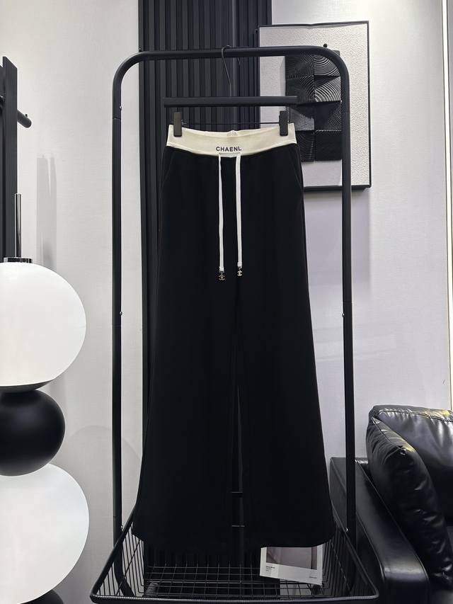 Chanel New High-Waisted Elastic Straight-Leg Wide-Leg Pants with Letter Print. M