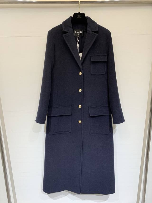 Chanel 25B Black Wool Coat. Made of classic tweed wool with a lining, this coat