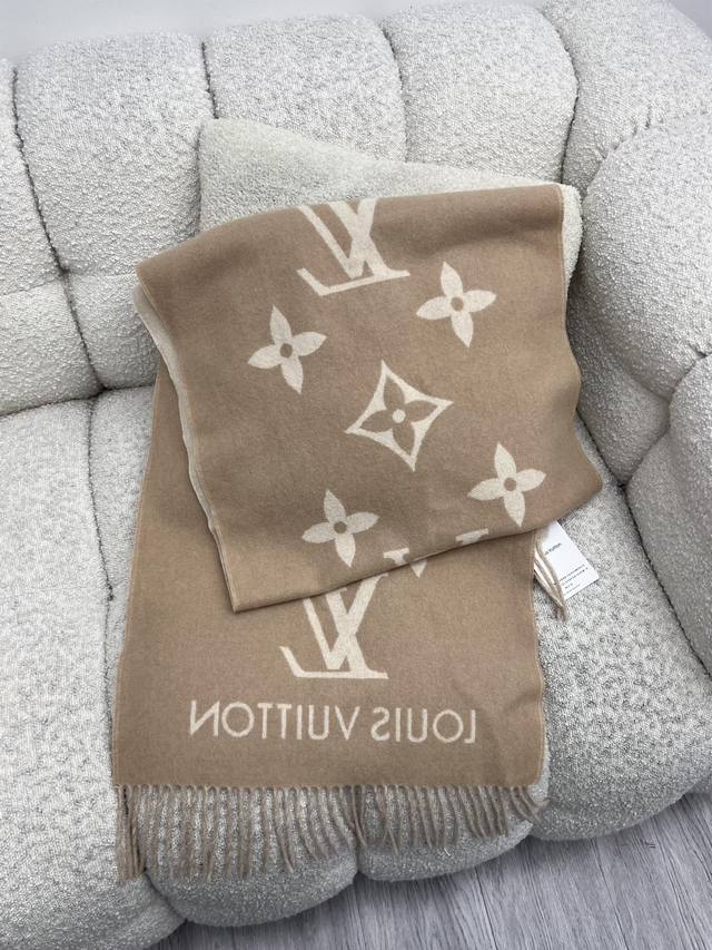 Louis Vuitto* Cashmere Jacquard Scarf Monogram Giant scarf prominently enlarges